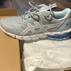 Brand New Womens Asics size 8.5